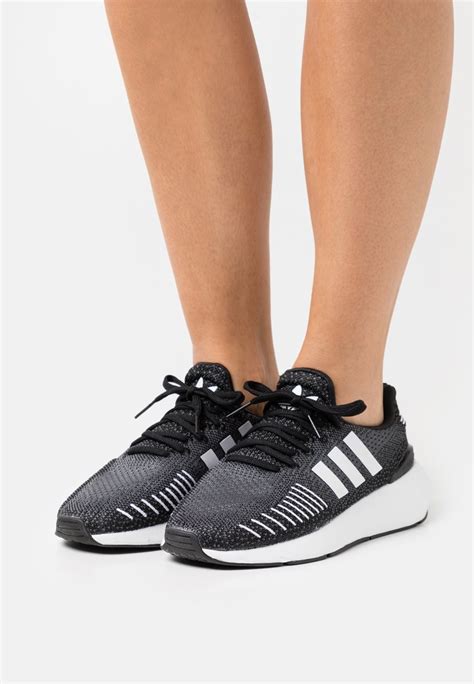 adidas originals sneakers laag swift run in zwart|adidas swift run j sneaker.